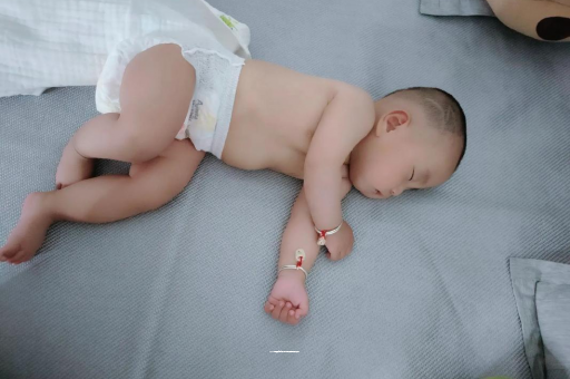 安徽两个月宝宝肚子胀气